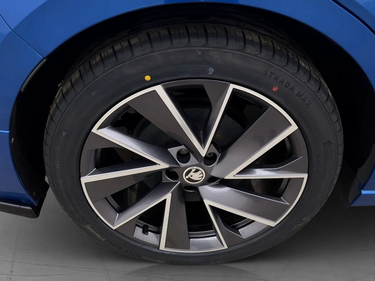 Vehicle image 30