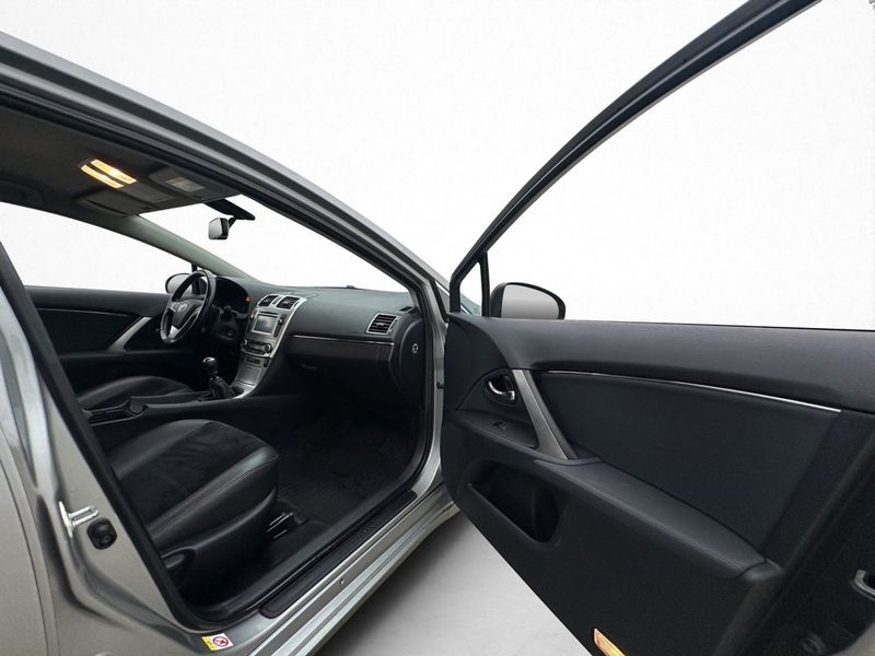 Toyota Avensis bild 8