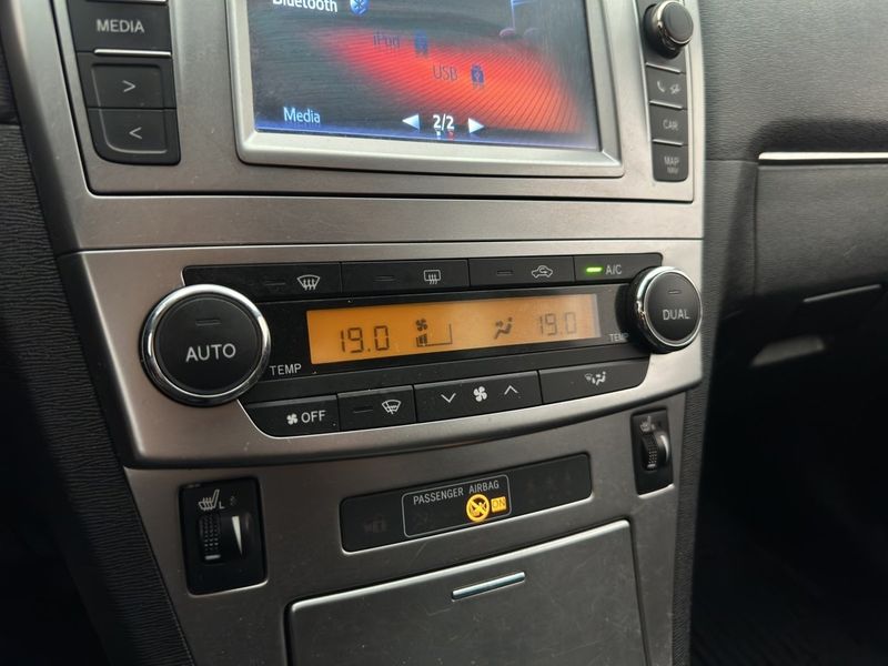 Toyota Avensis bild 21