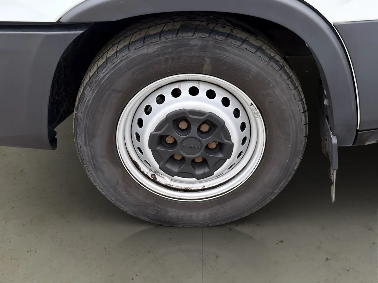Vehicle image 26
