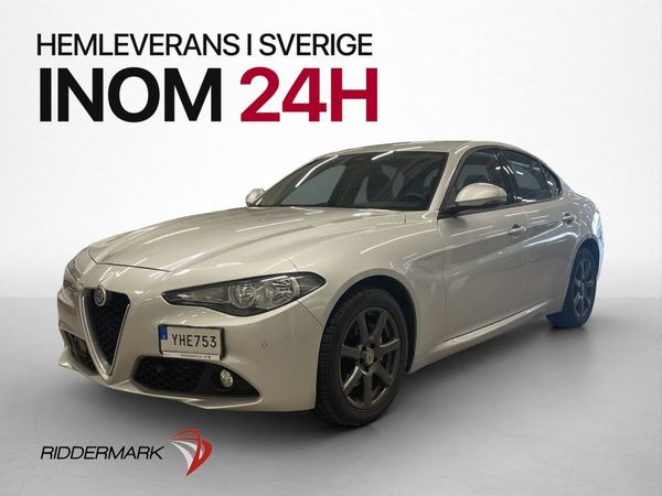 Alfa Romeo Giulia 2.2 180hk Kamera Navi Rattvärme Sensorer - 2017