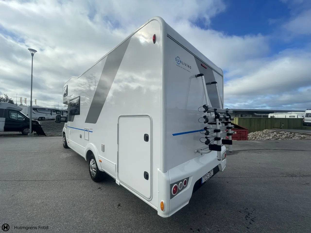 Vehicle image 4