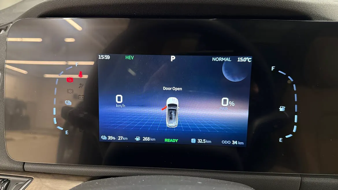 Vehicle image 16