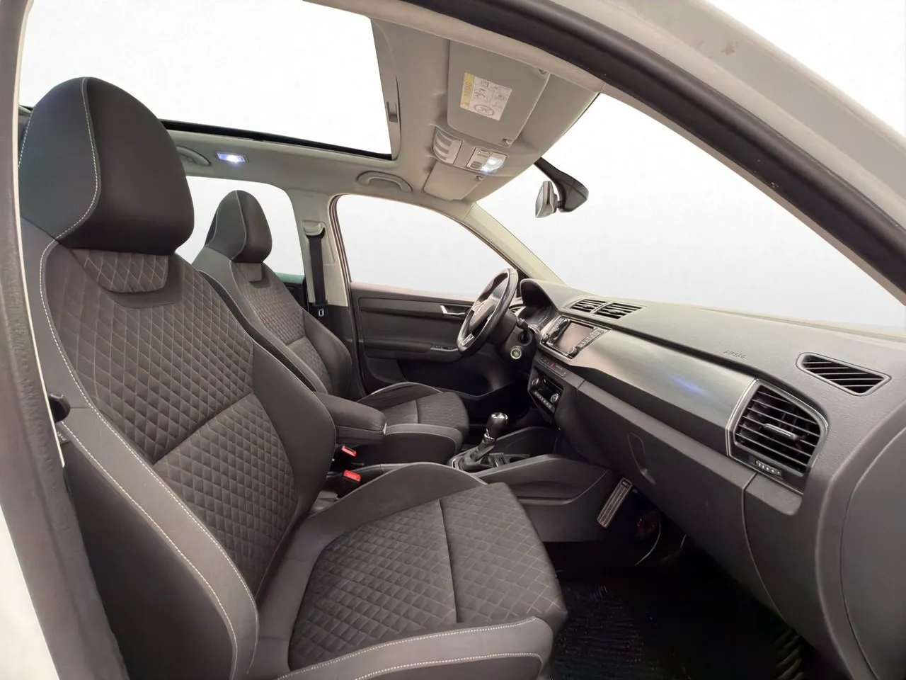 Vehicle image 14