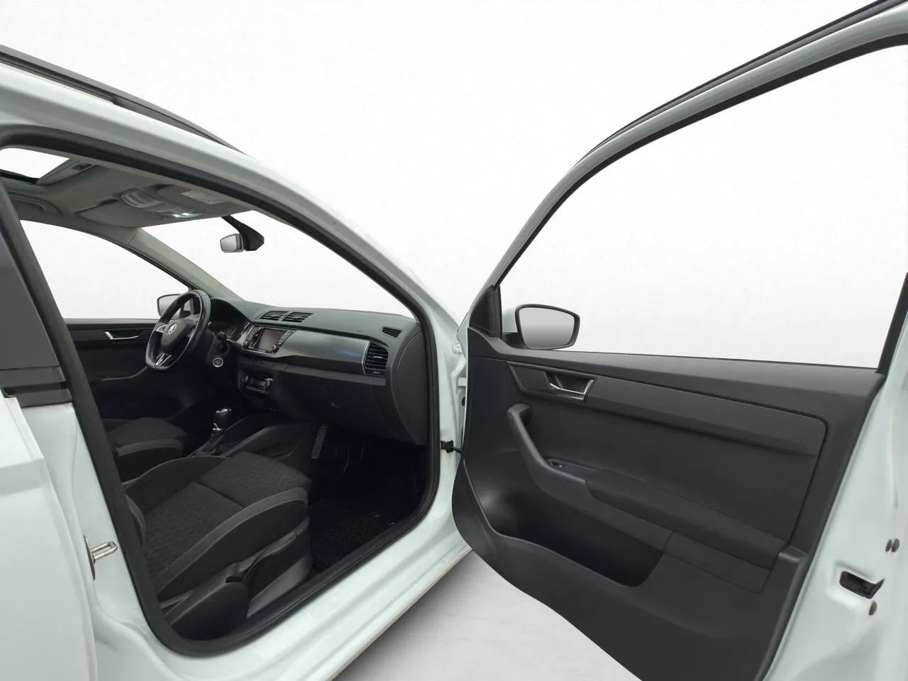 Vehicle image 15