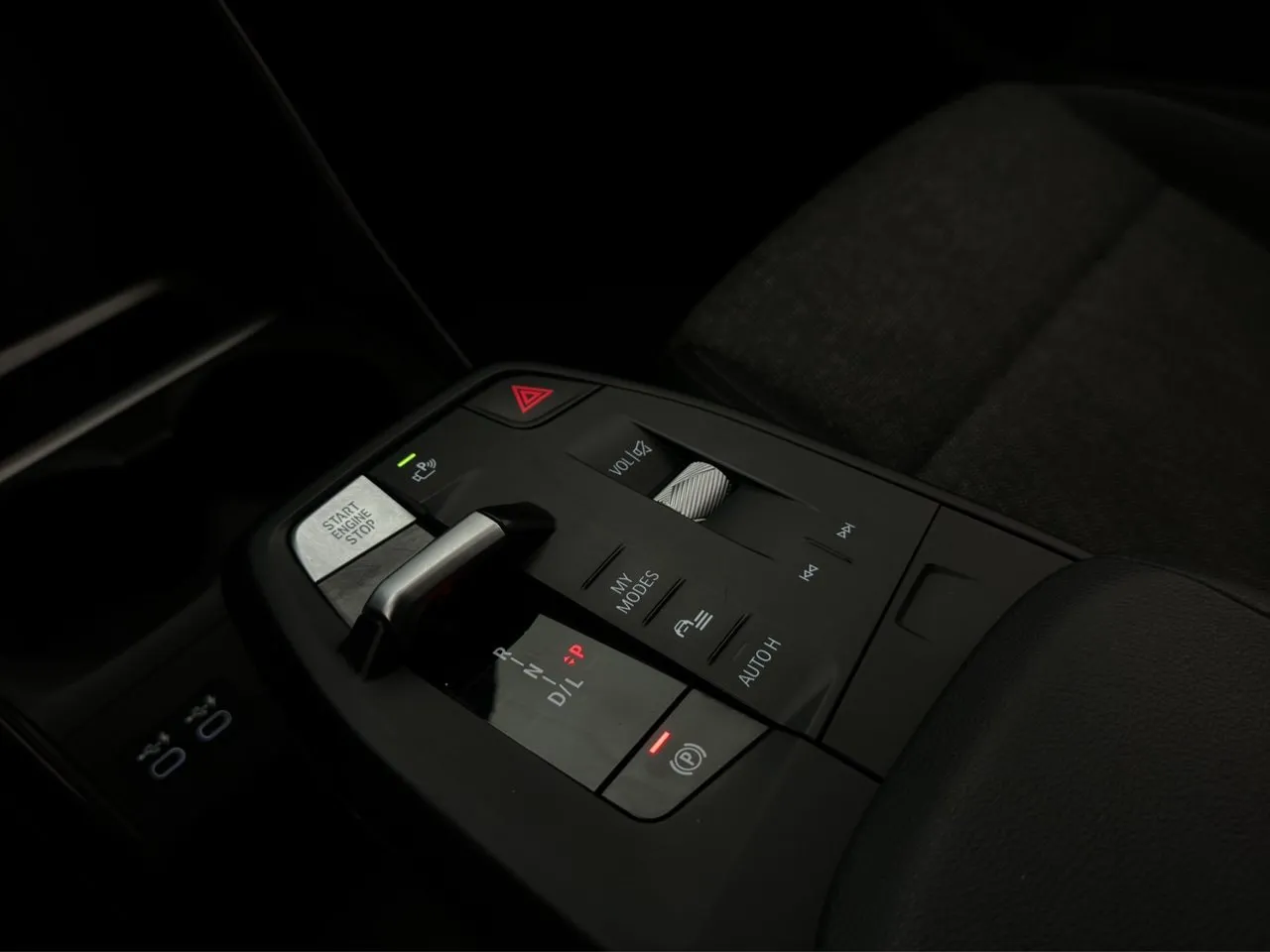 Vehicle image 32