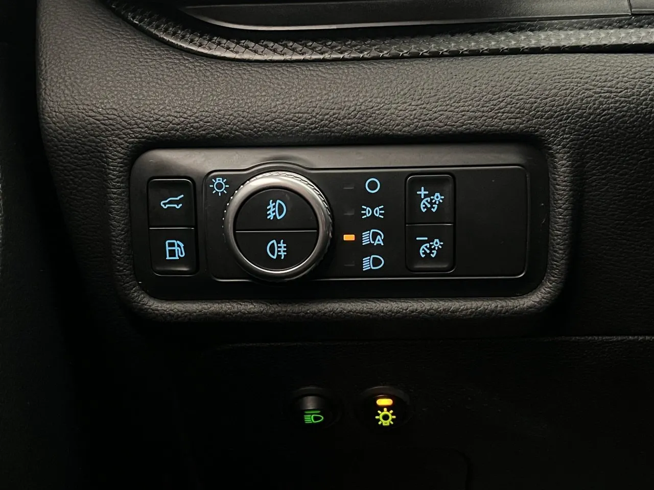 Vehicle image 34
