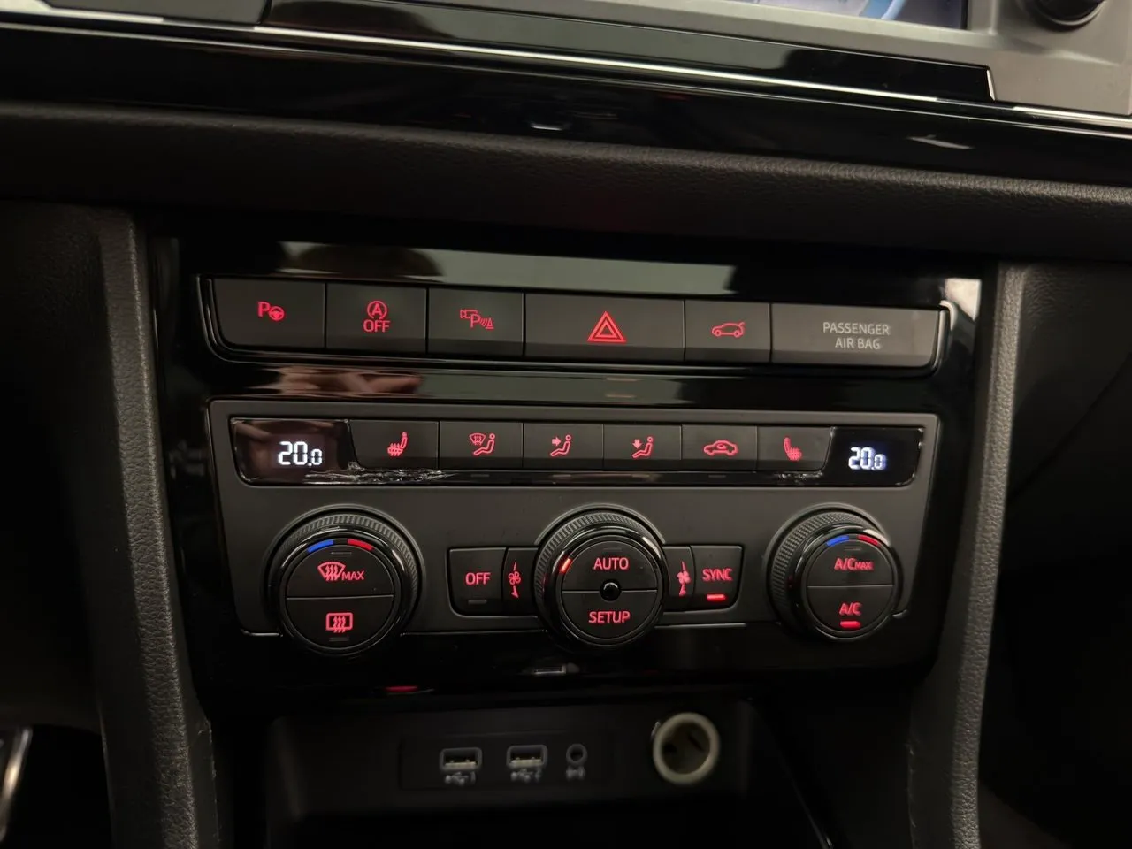 Vehicle image 27