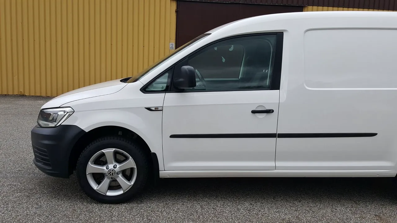 Vehicle image 24