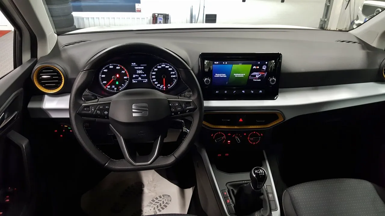 Vehicle image 13