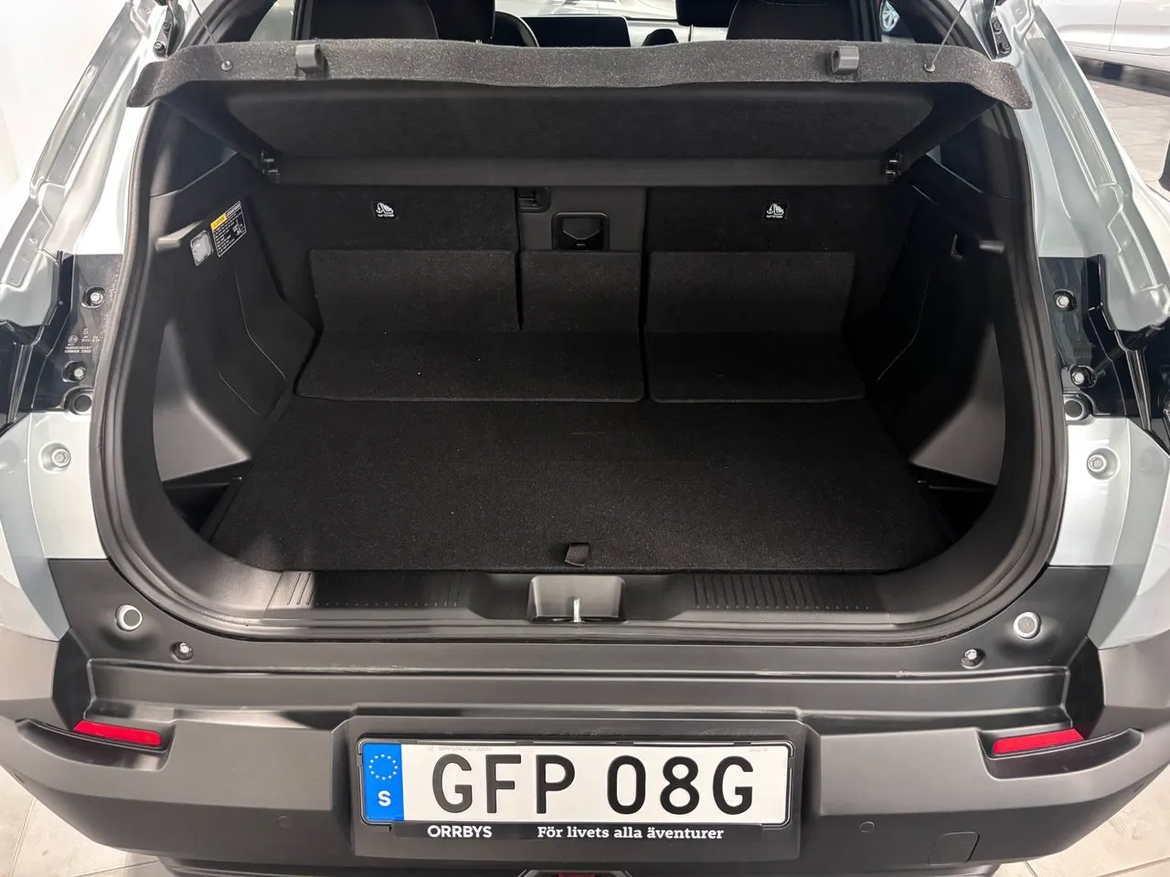 Vehicle image 10
