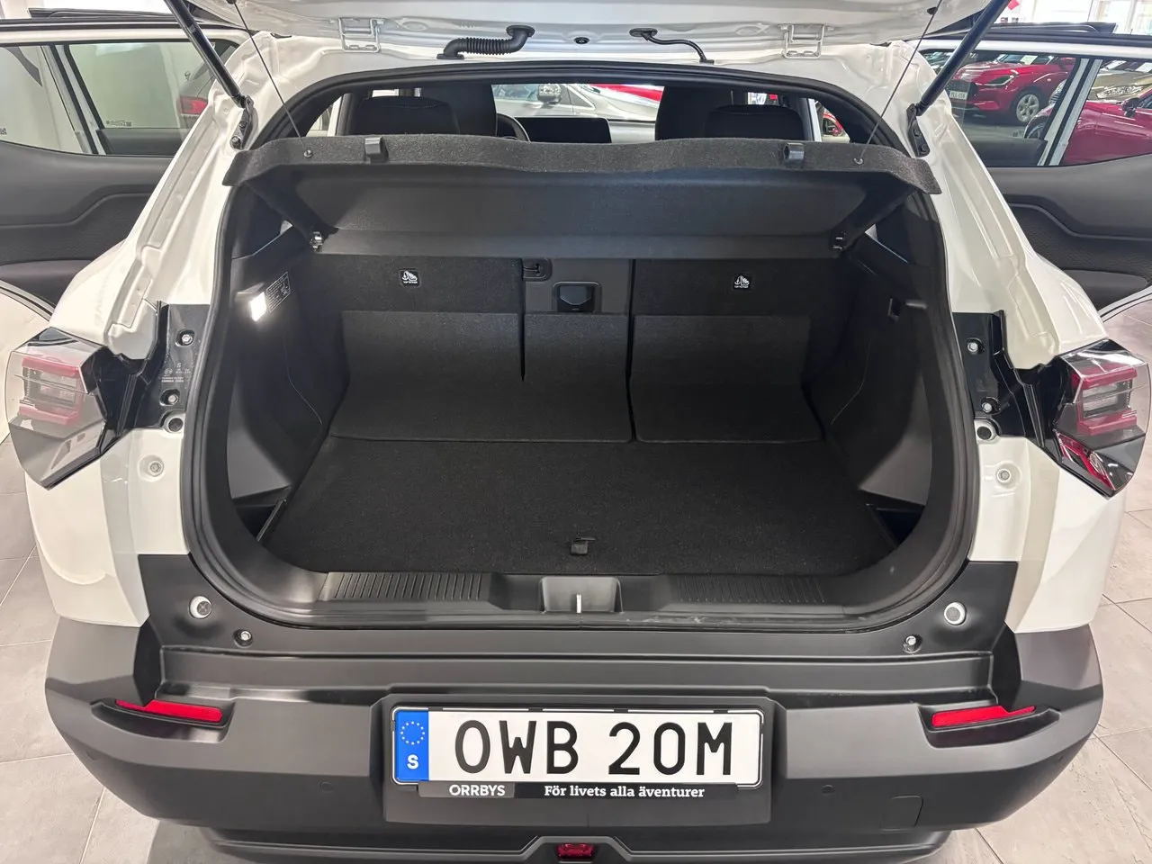 Vehicle image 12