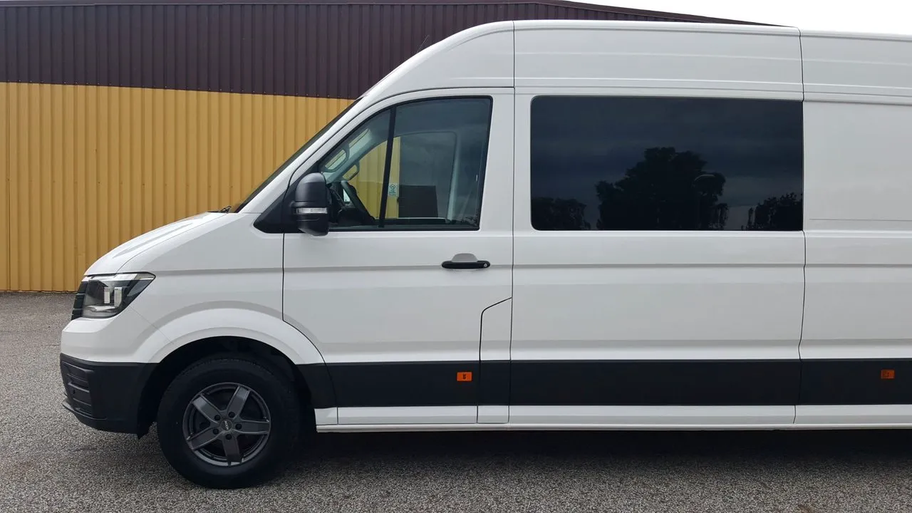 Vehicle image 15