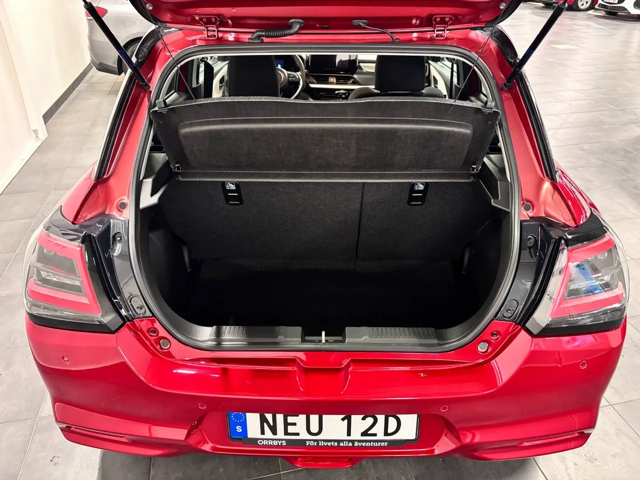 Vehicle image 13