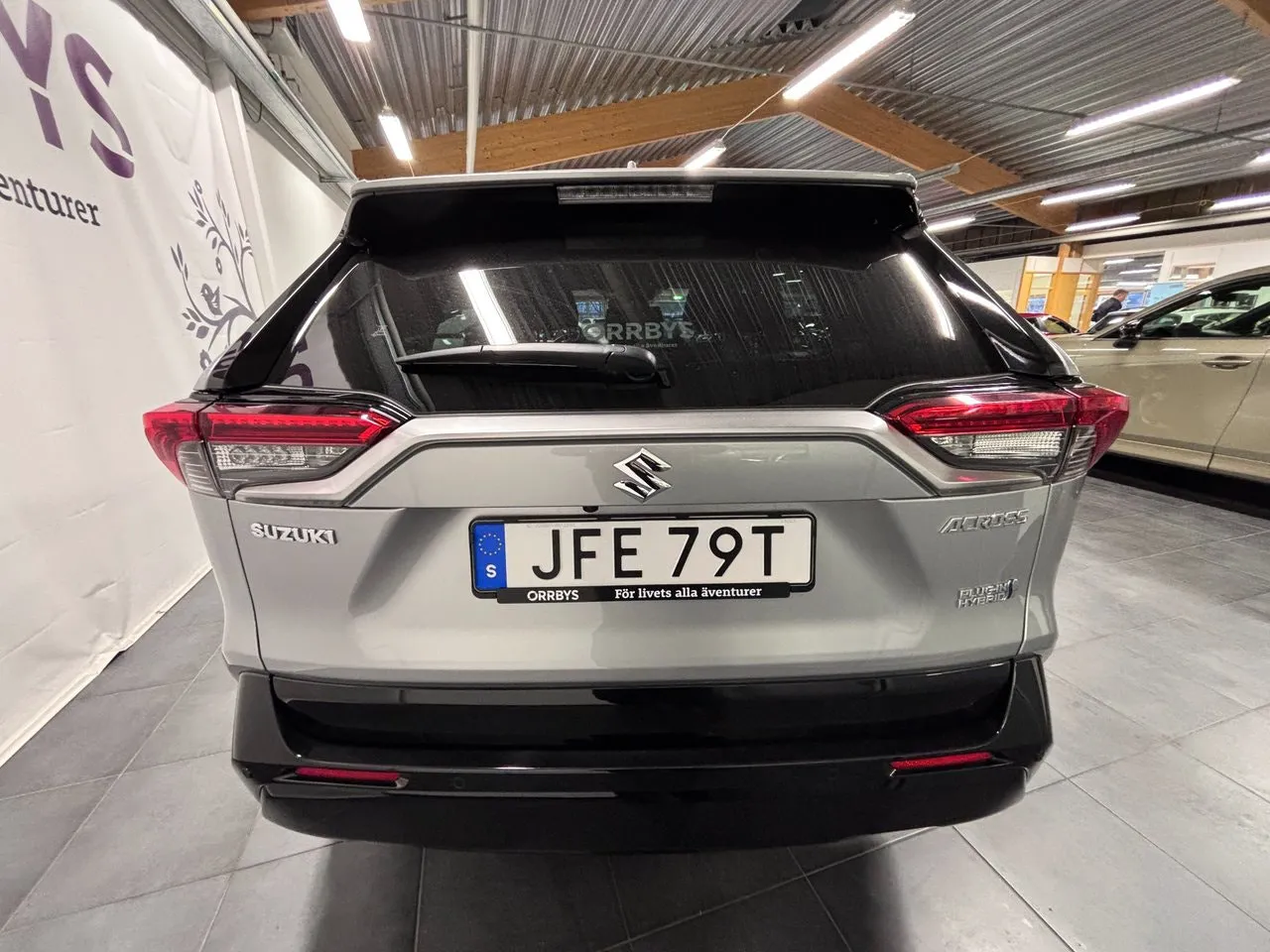 Vehicle image 4