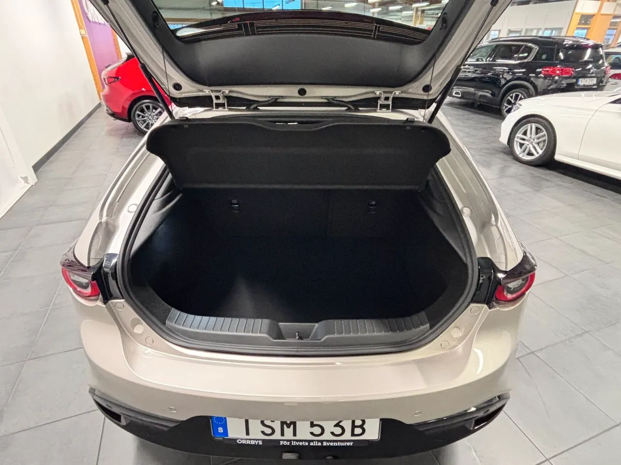 Vehicle image 14