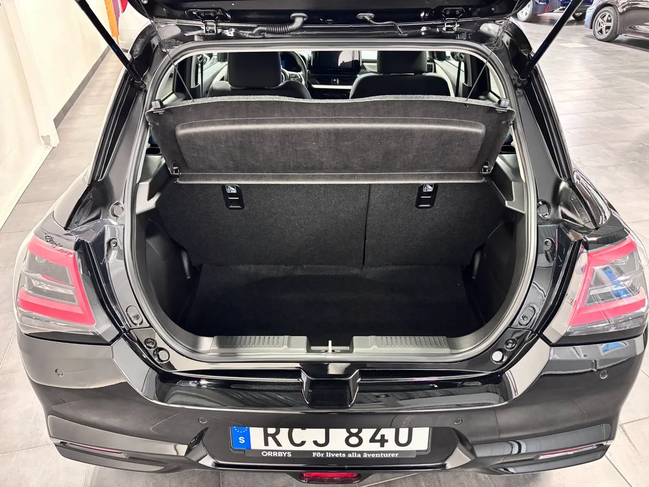 Vehicle image 16