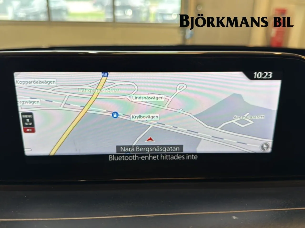 Vehicle image 10