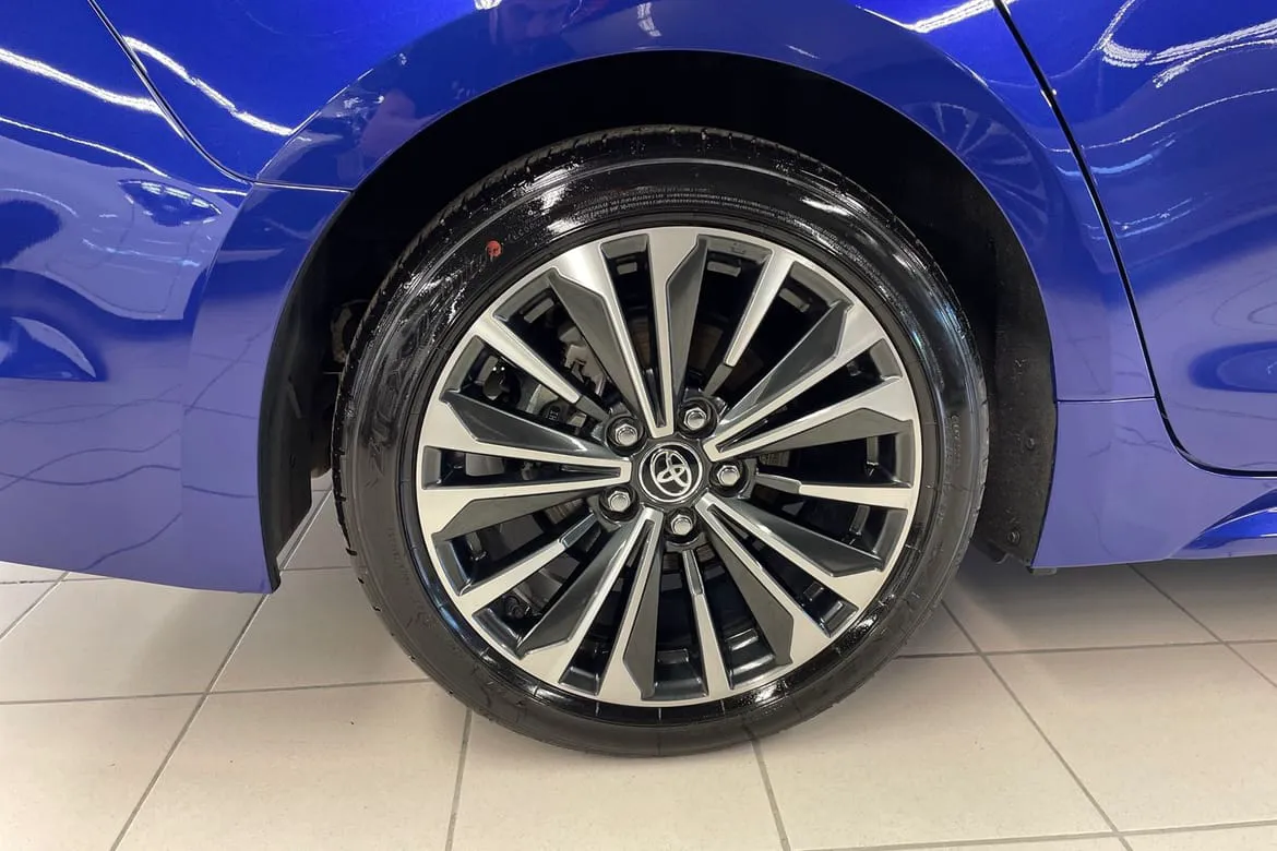 Vehicle image 16