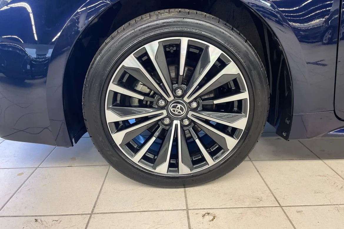 Vehicle image 16