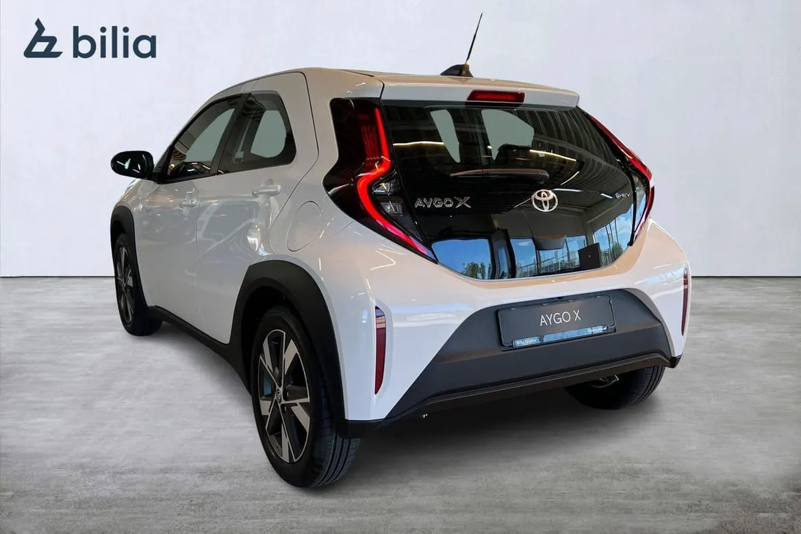 Vehicle image 7