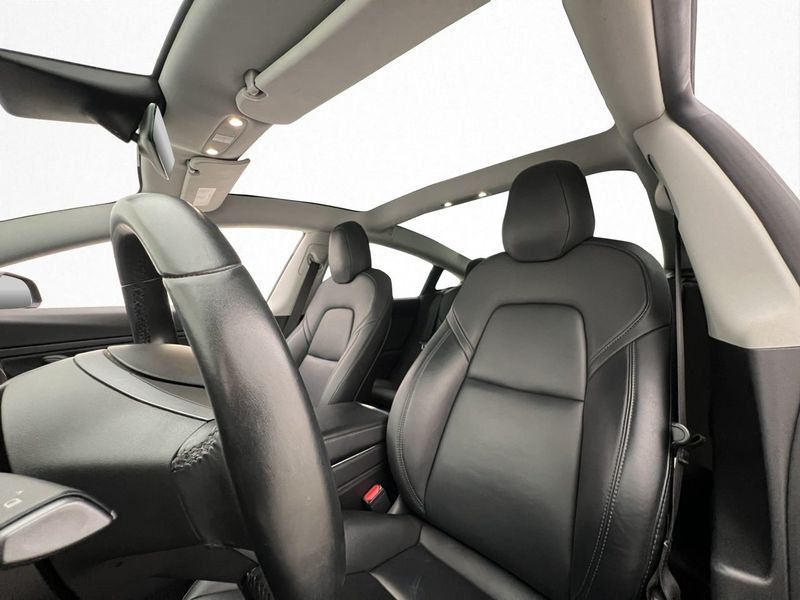 Tesla Model 3 bild 15