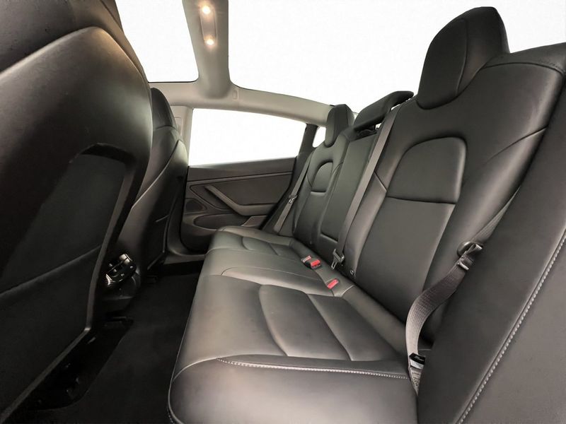 Tesla Model 3 bild 16