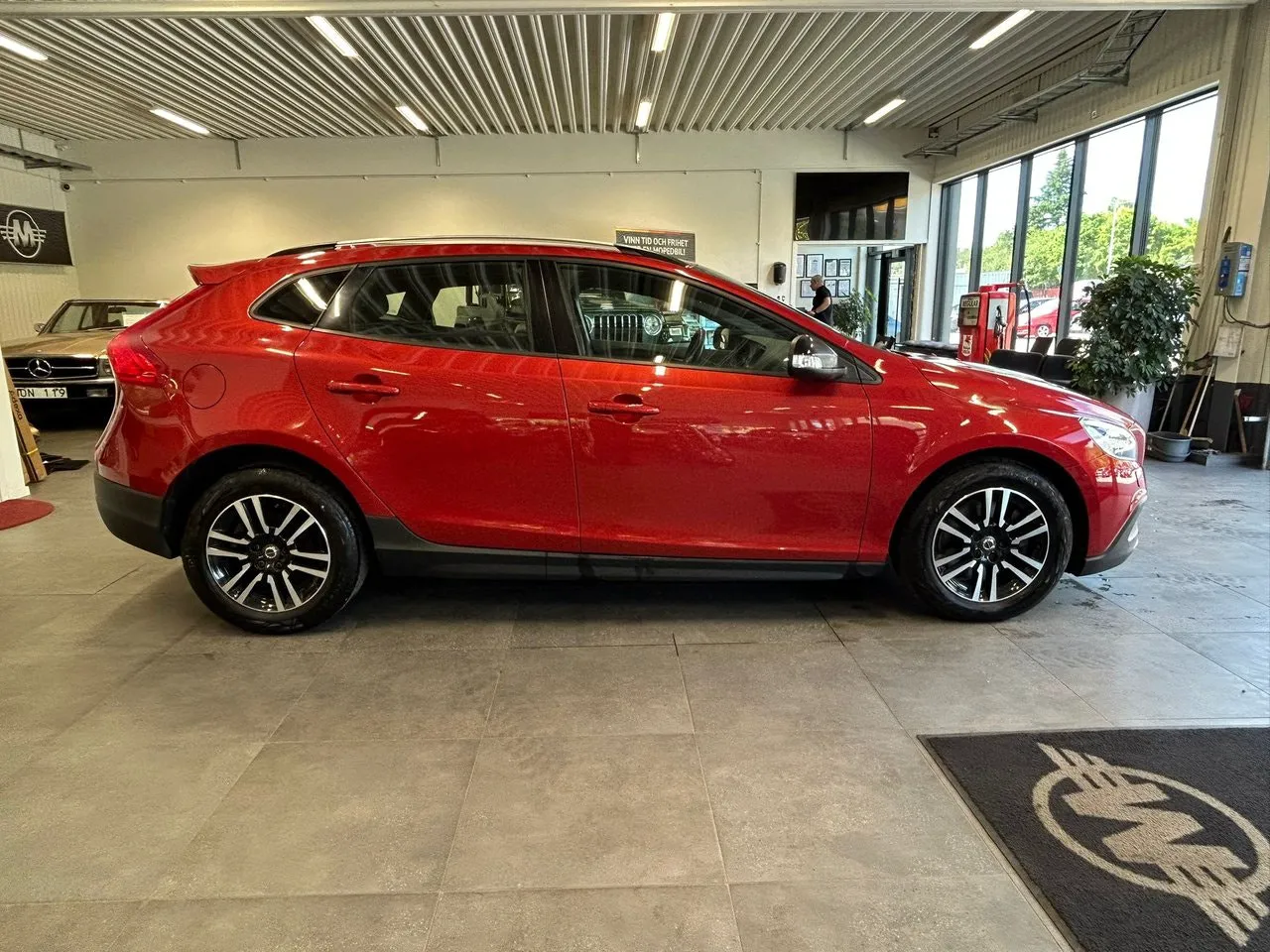 Vehicle image 6