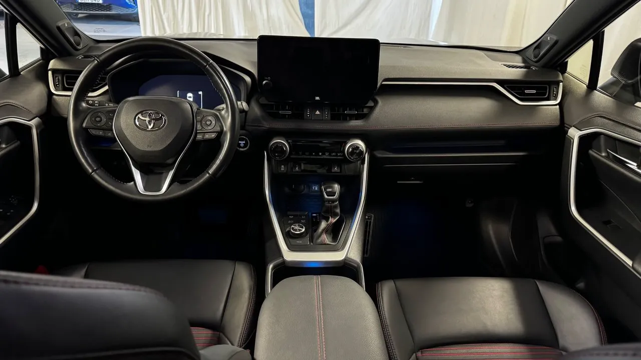 Vehicle image 14