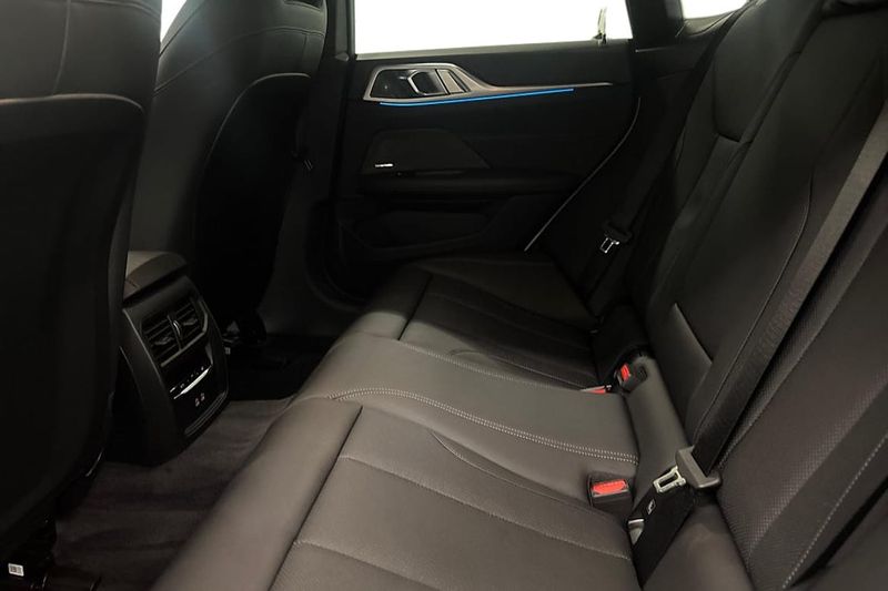 BMW i4 bild 11