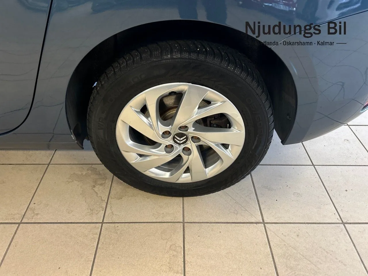 Vehicle image 9