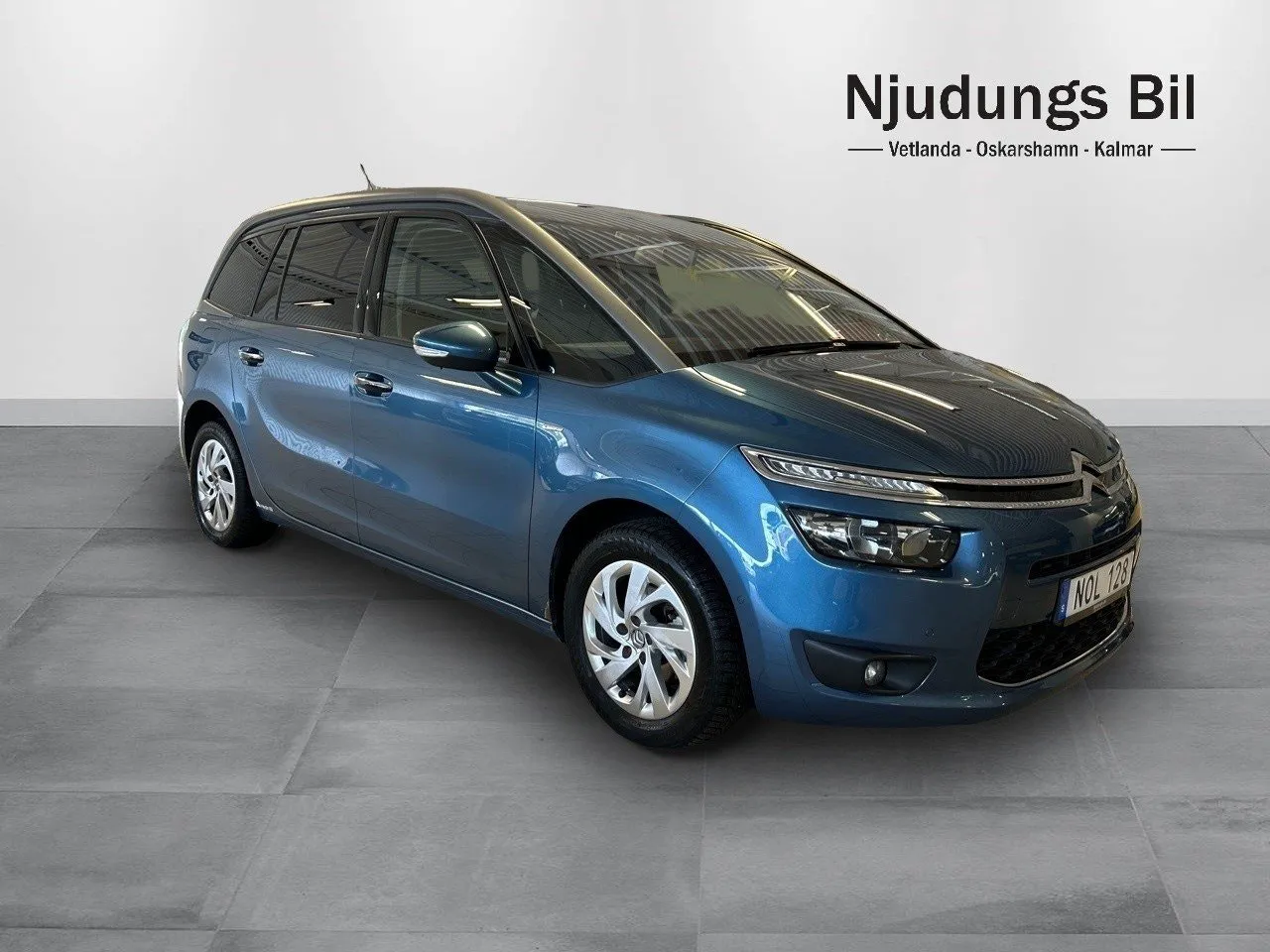 Vehicle image 3