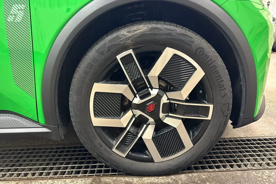 Vehicle image 11