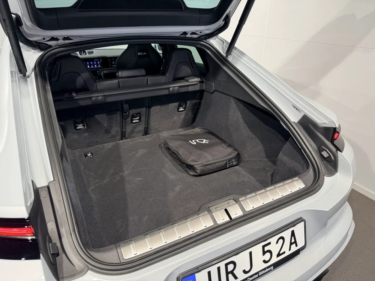 Vehicle image 28