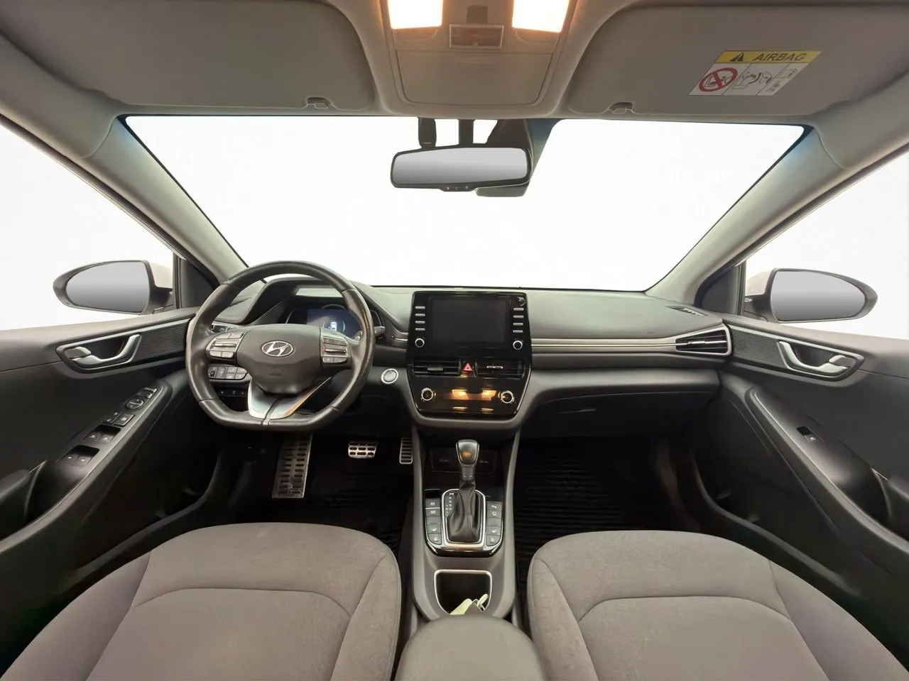 Vehicle image 16