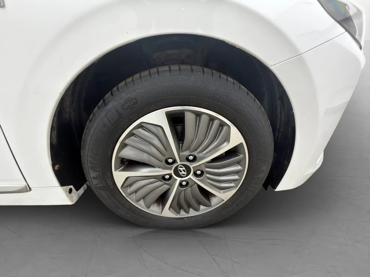 Vehicle image 25