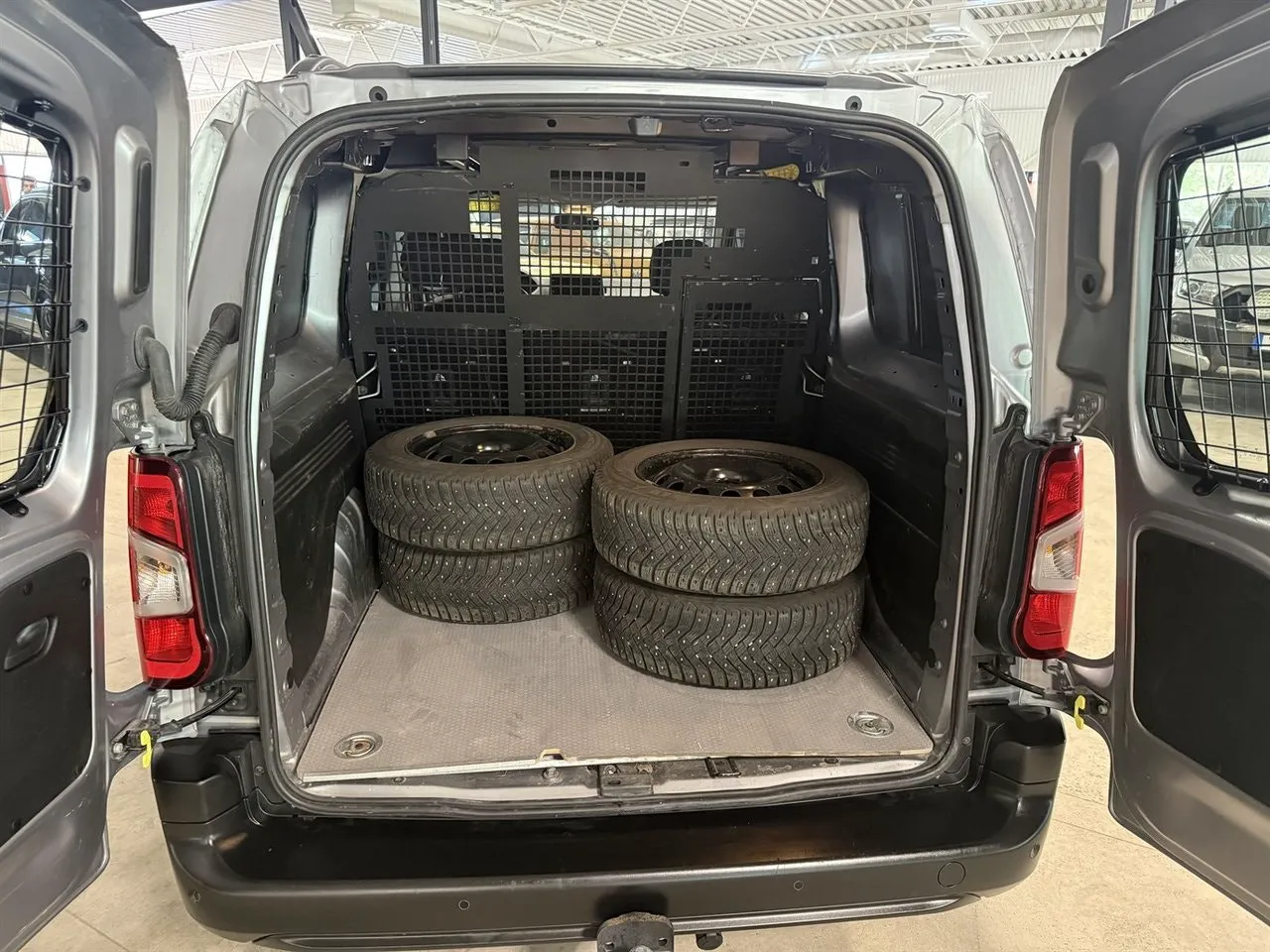 Vehicle image 11
