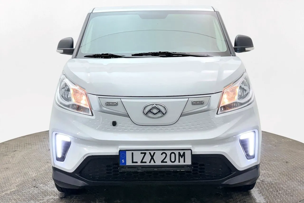Vehicle image 8