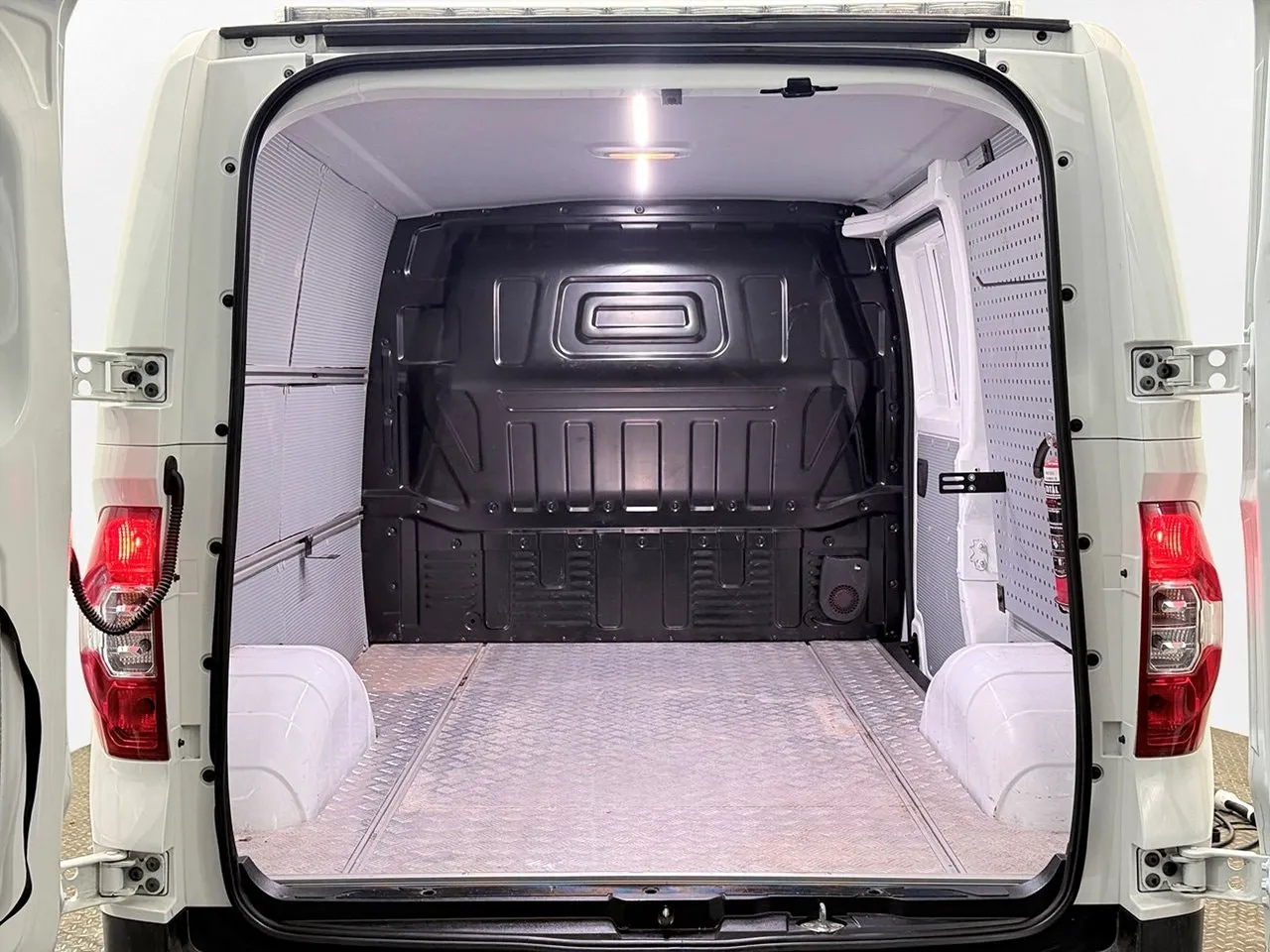 Vehicle image 21
