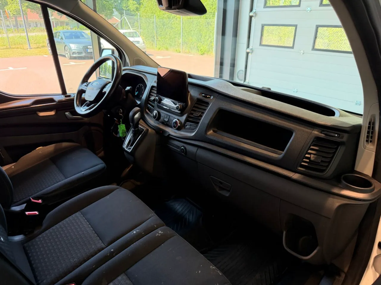Vehicle image 7