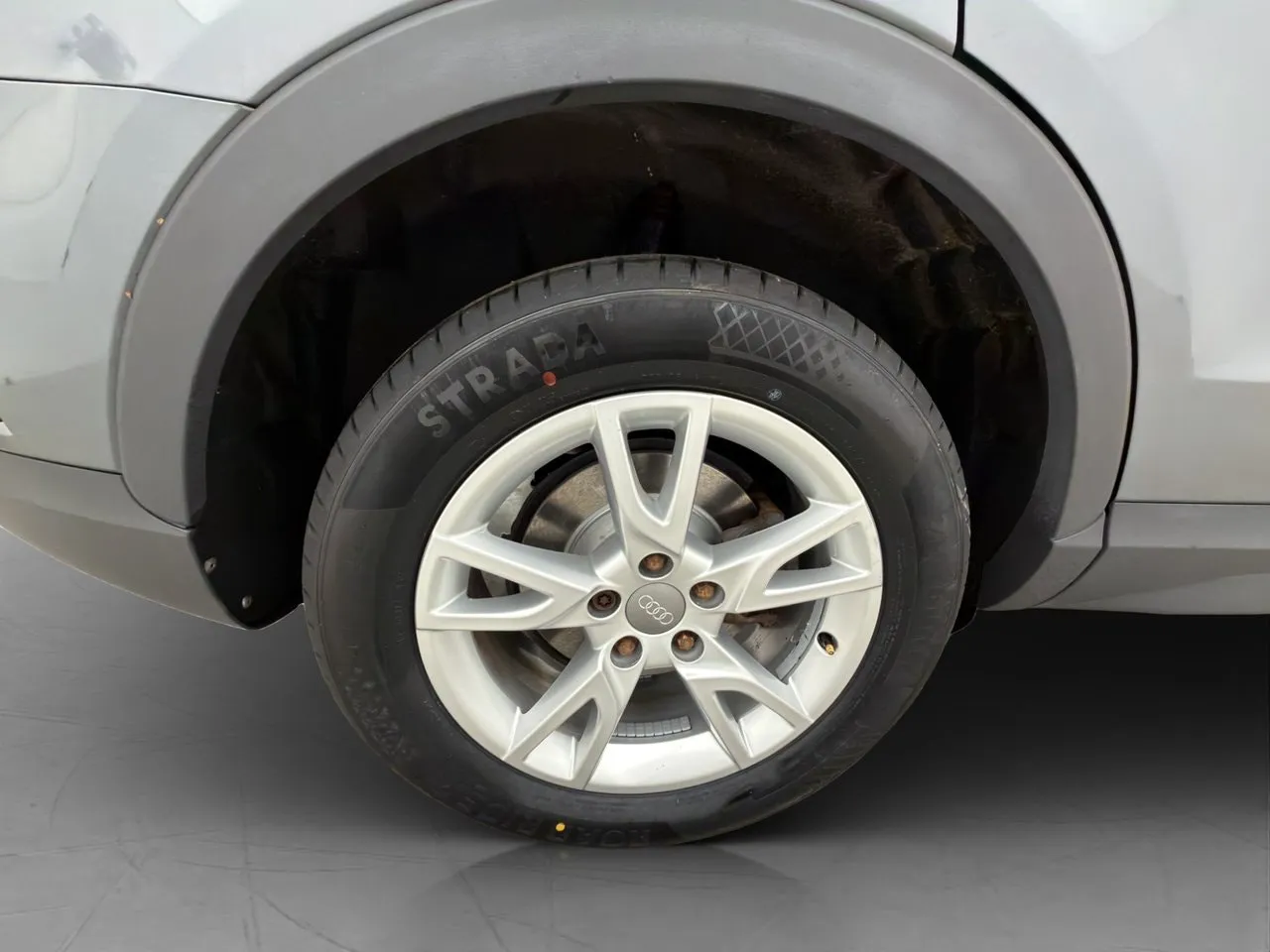 Vehicle image 30