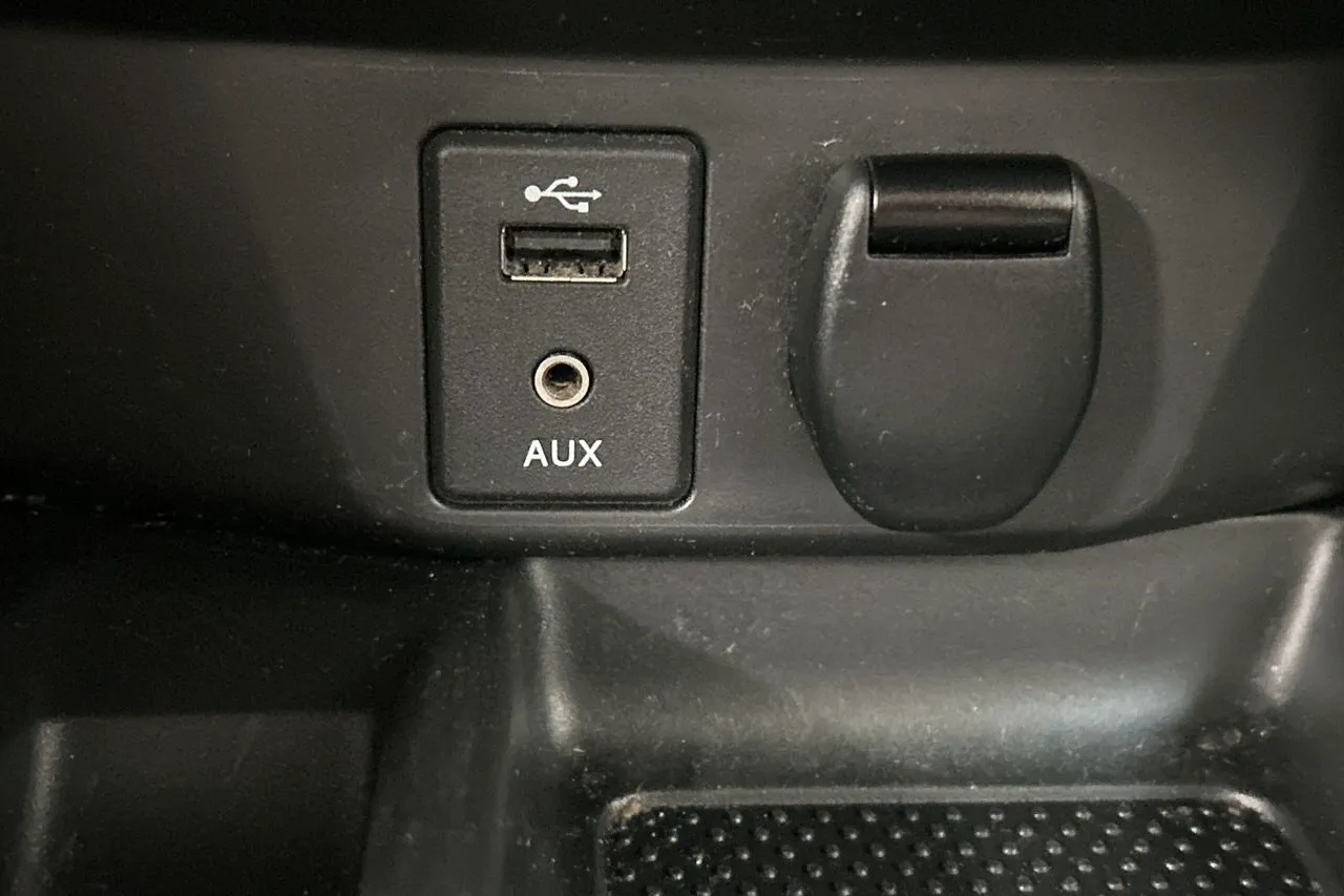 Vehicle image 16