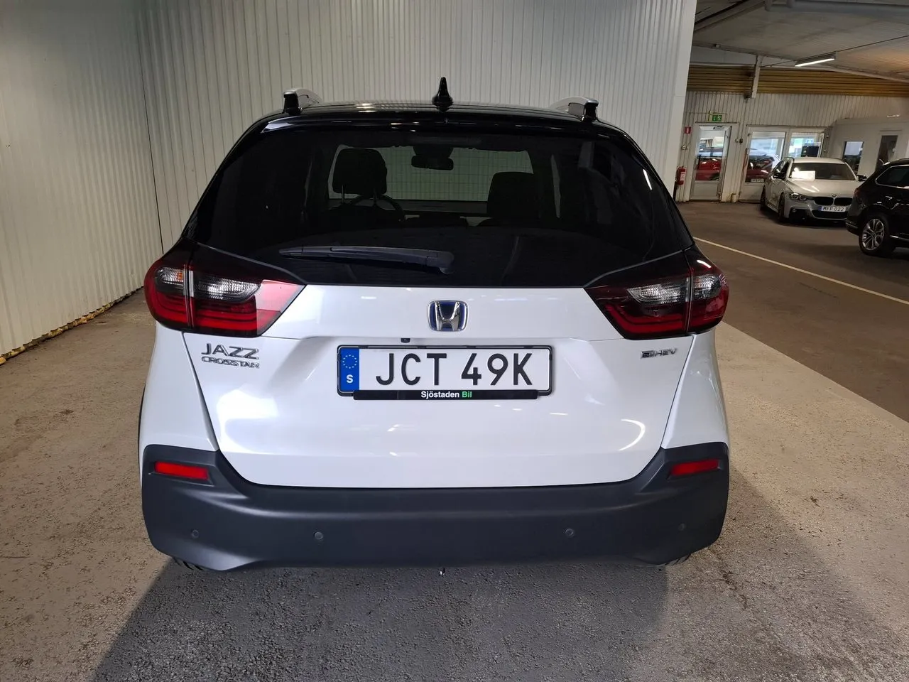 Vehicle image 7