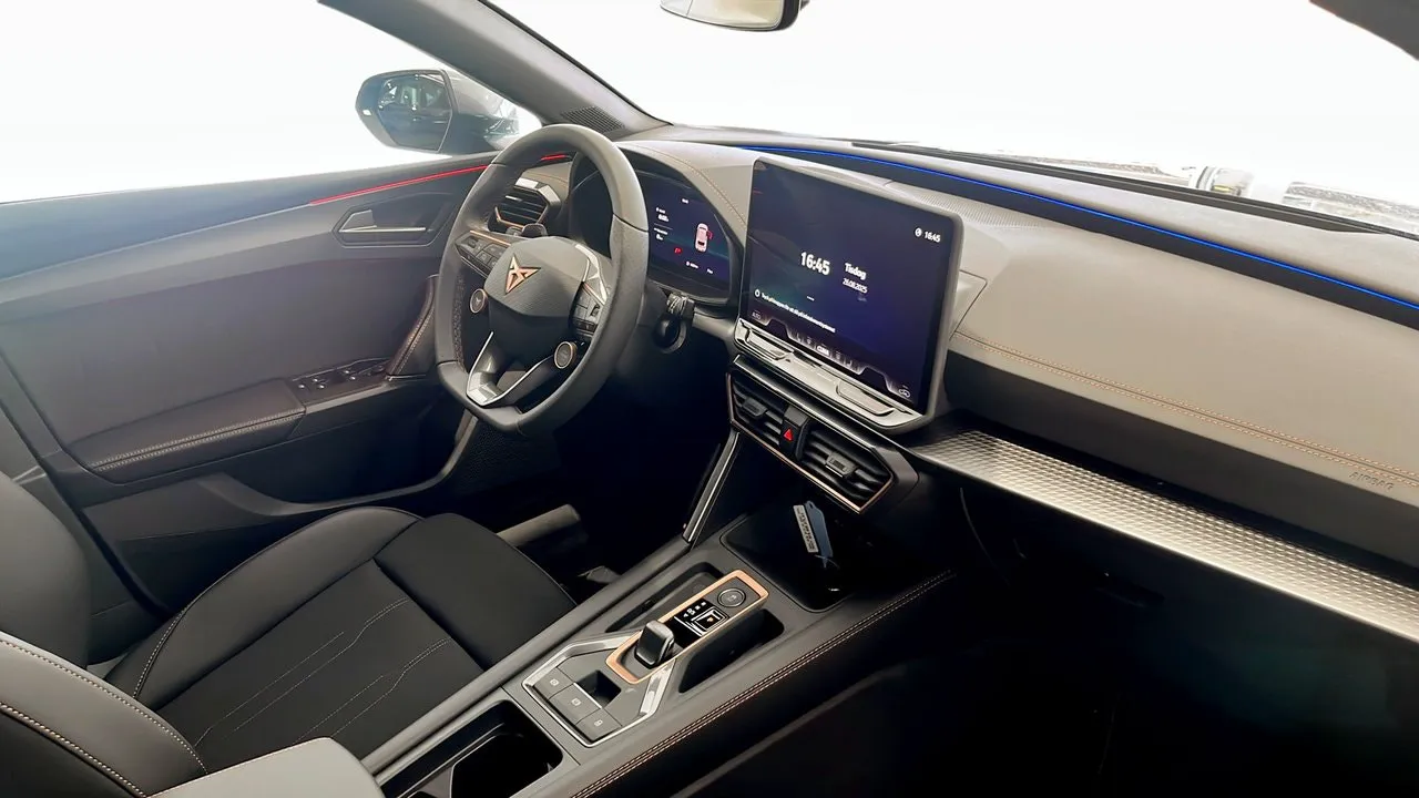 Vehicle image 10