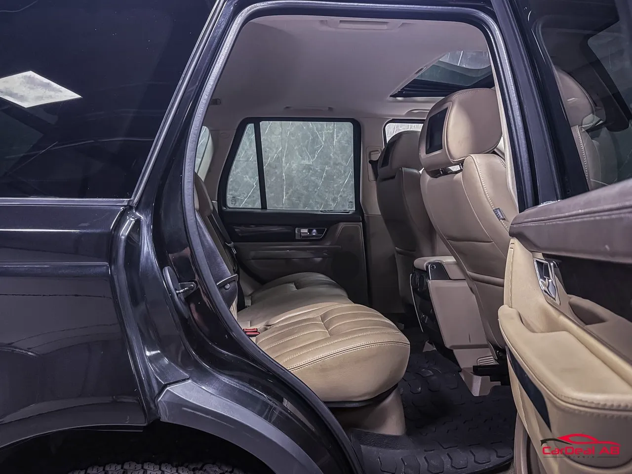 Vehicle image 14
