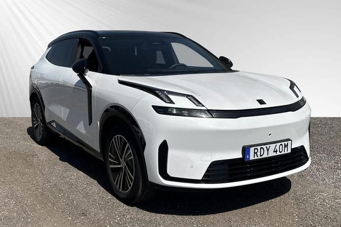 Vehicle image 4