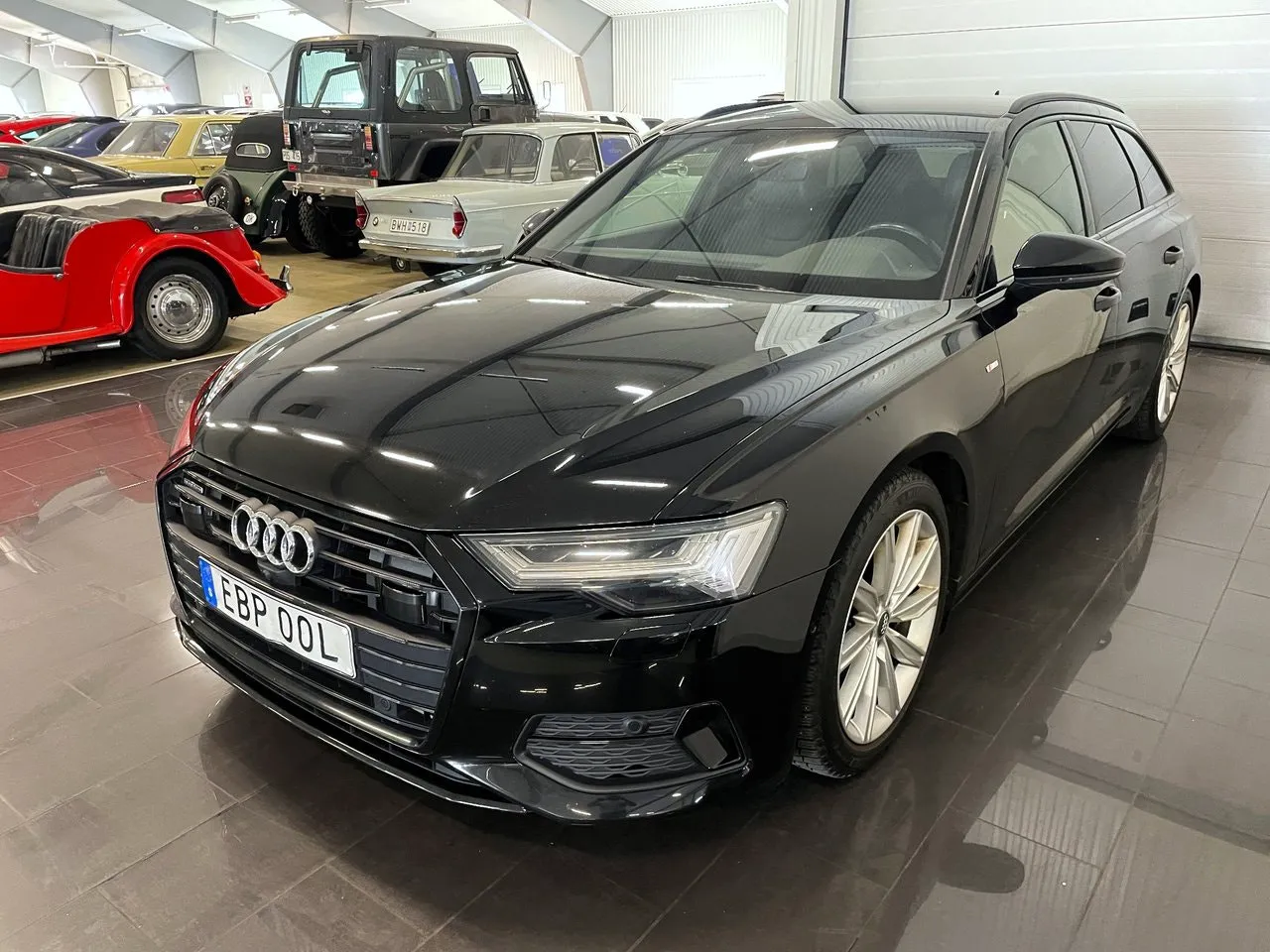 Vehicle image 5