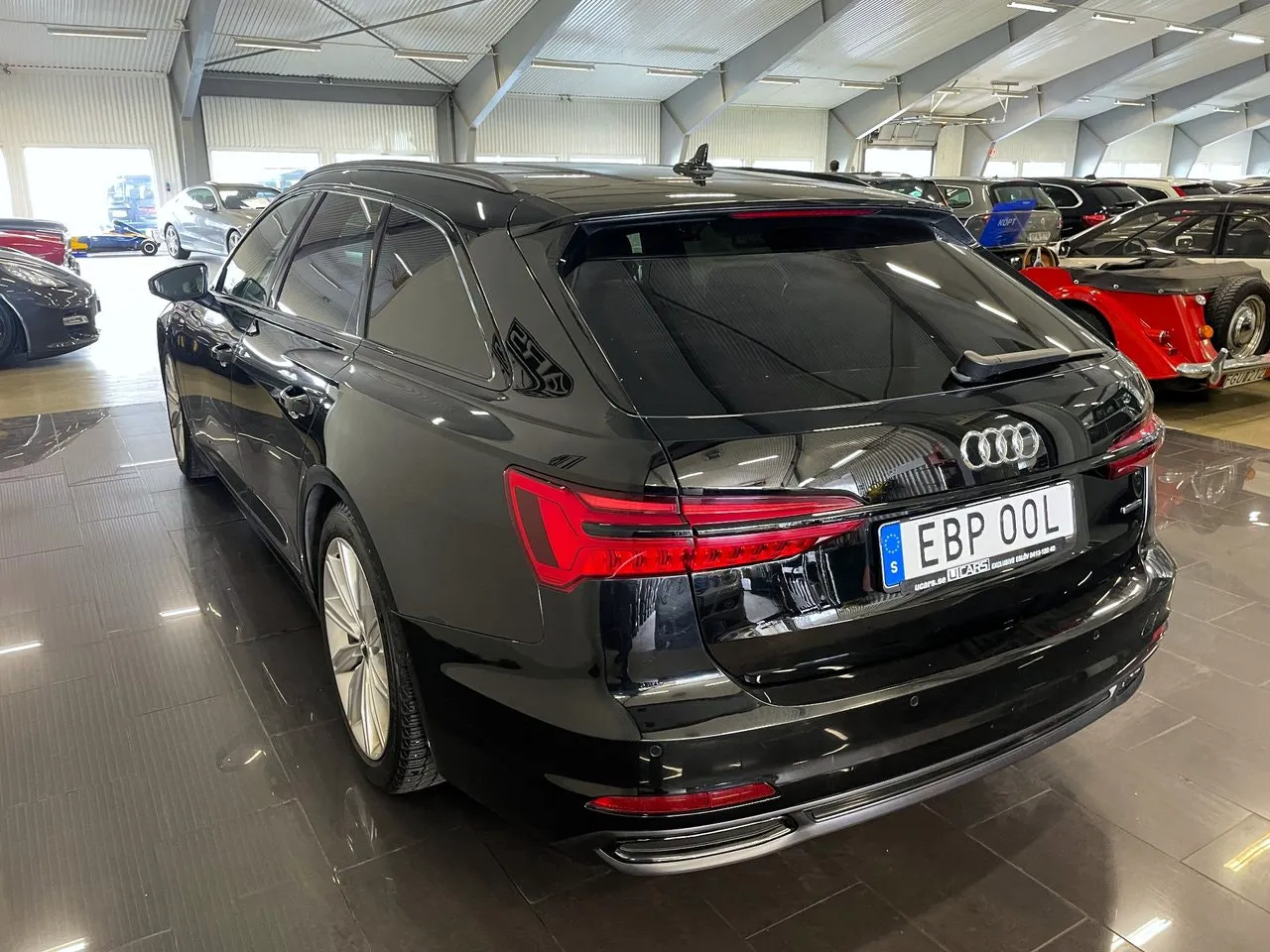 Vehicle image 4