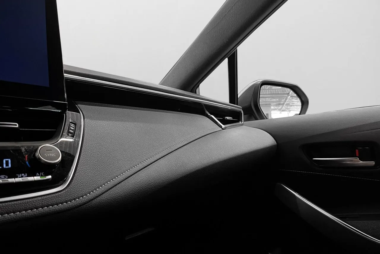 Vehicle image 16