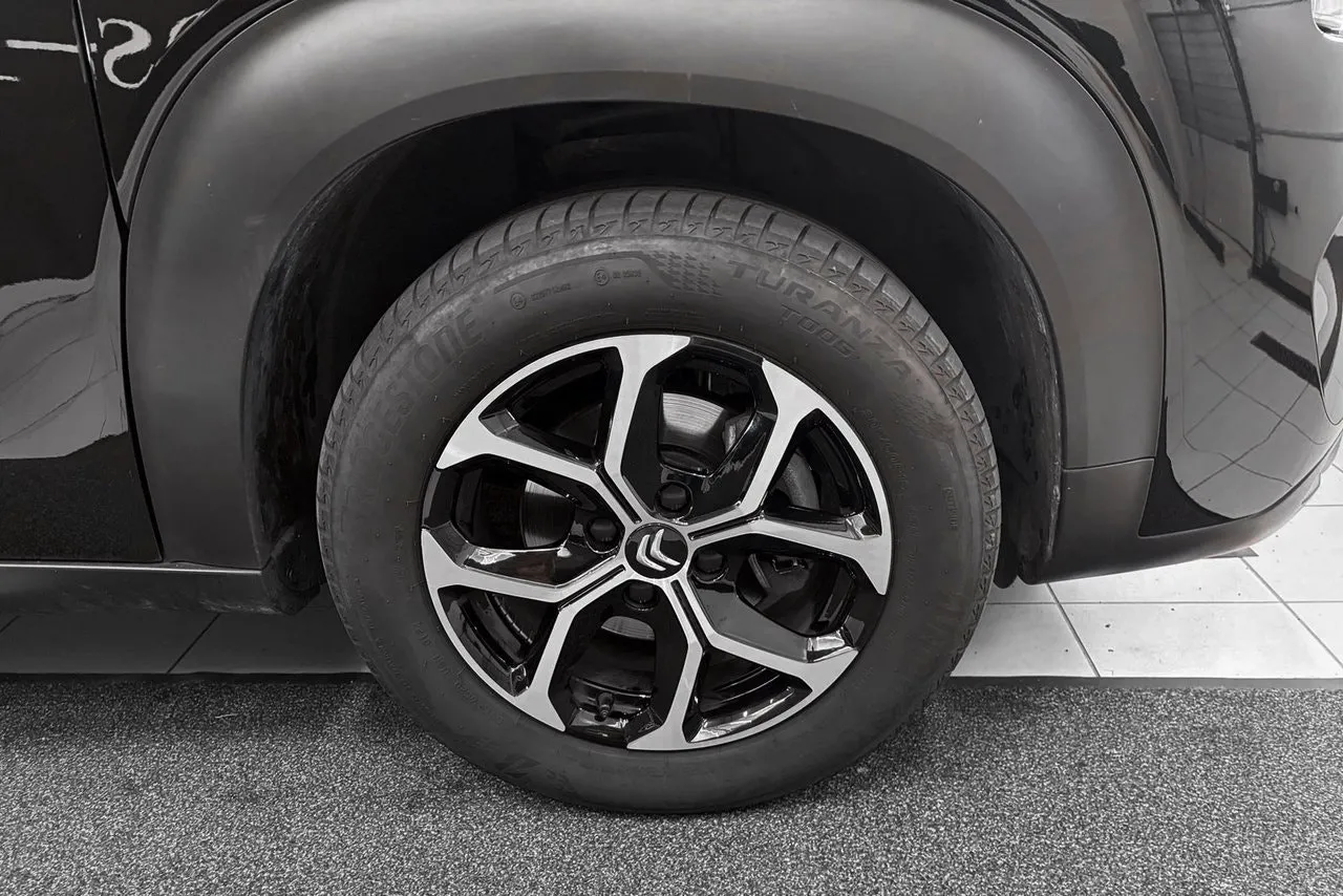 Vehicle image 18